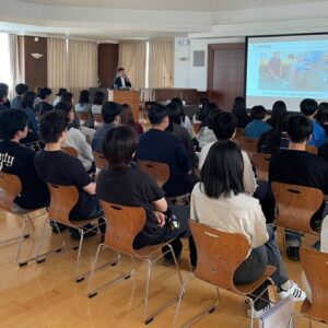 「卒業生が特別講義をしてくれました！」