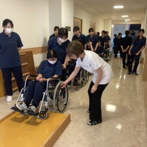 歯科衛生科２年生　授業の様子から