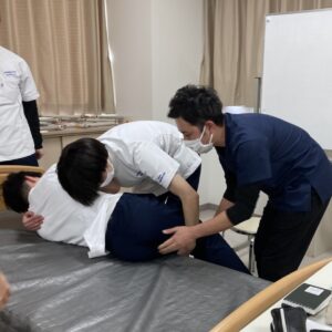 卒業生特別授業　～動作介助・誘導～